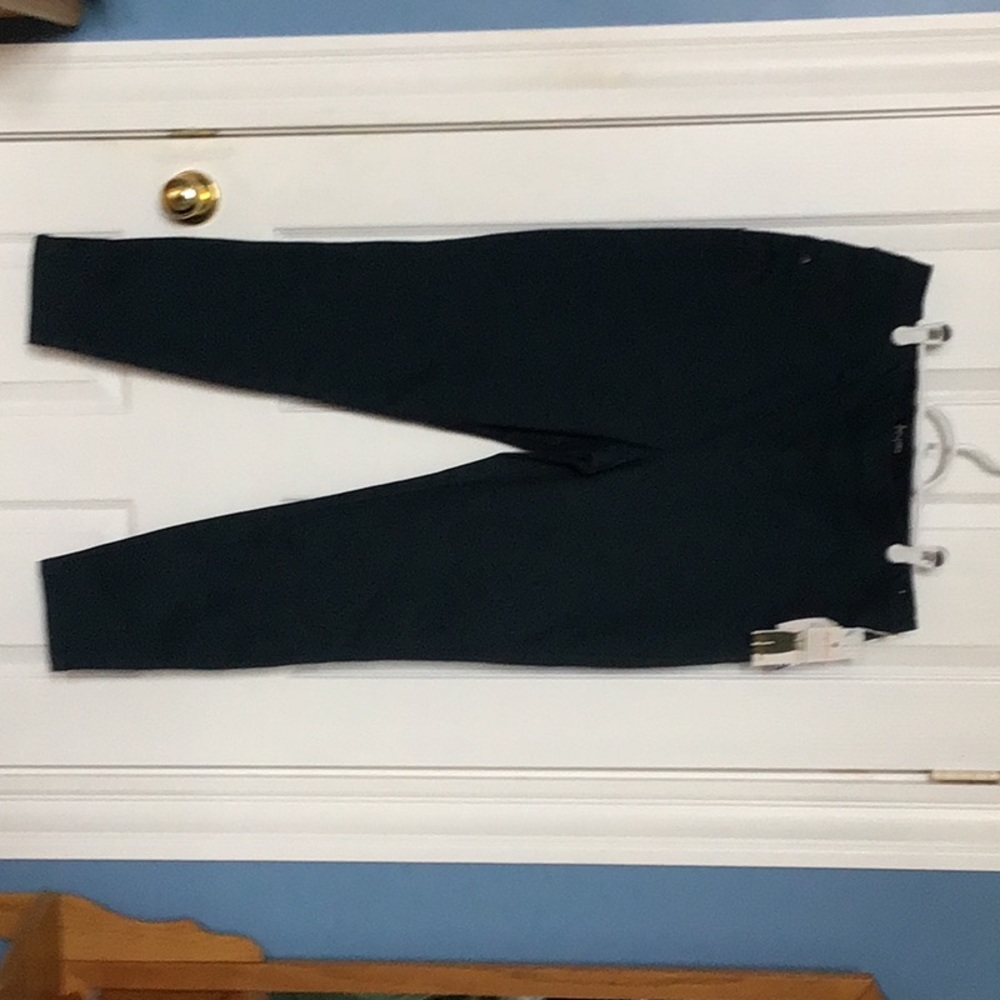HIGH WAISTED ELONGATING LEG JEANS.